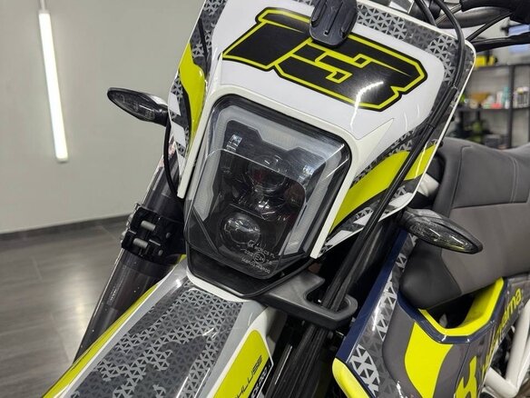 2016 Husqvarna 701 Supermoto, жёлтый, 790000 рублей - вид 2