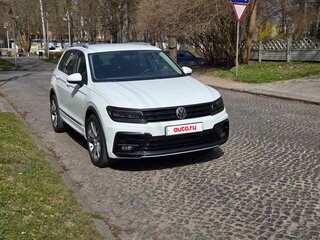 2017 Volkswagen Tiguan II, белый, 2290000 рублей, вид 3
