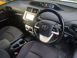 2016 Toyota Prius IV (XW50), белый, 1400000 рублей, вид 2