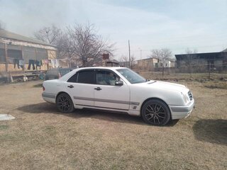 1996 Mercedes-Benz E-Класс 320 II (W210, S210), белый, 450000 рублей, вид 3