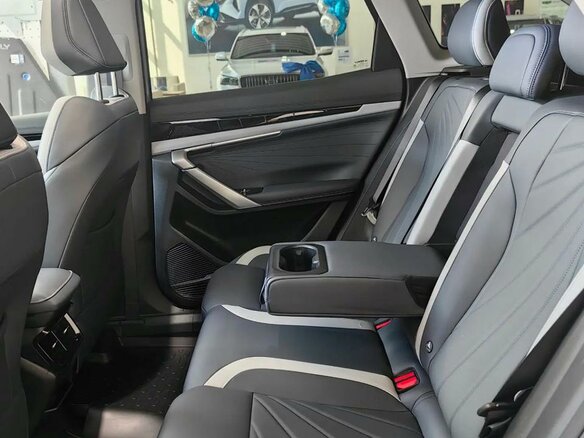 2026 Geely Atlas II, серебристый - вид 14