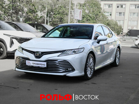 Toyota Camry VIII (XV70)