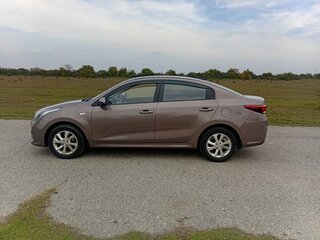 2018 Kia Rio IV, коричневый, 1300000 рублей, вид 4