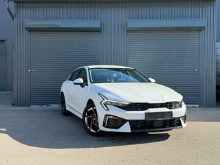 2026 Kia K5 III Рестайлинг, белый, 4875000 рублей, вид 3