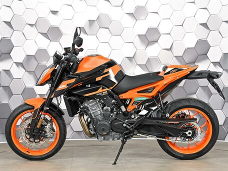 2023 KTM 890 Duke GP, оранжевый, 899000 рублей, вид 4