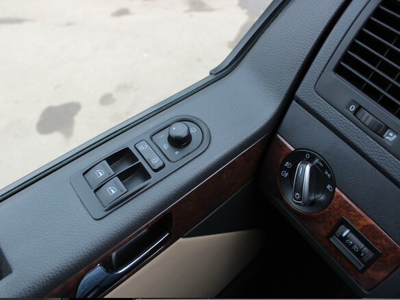2011 Volkswagen Multivan T5 Рестайлинг, коричневый, 2200000 рублей - вид 14