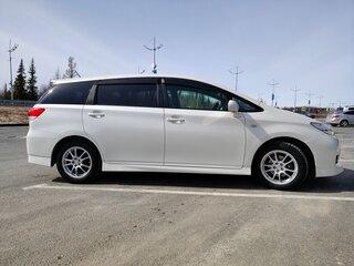 2009 Toyota Wish II, белый, 1200000 рублей, вид 2