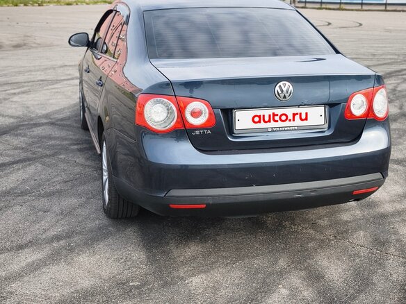 2010 Volkswagen Jetta V, серый, 650000 рублей - вид 3