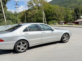 2001 Mercedes-Benz S-Класс 320 Long IV (W220), серебристый, 560000 рублей, вид 3