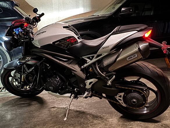 2019 Triumph Speed Triple, белый, 900000 рублей - вид 3