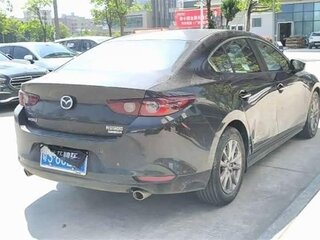 2021 Mazda 3 Axela IV (BP), чёрный, 1689000 рублей, вид 3