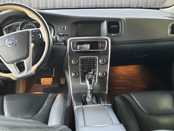 2013 Volvo S60 II Рестайлинг, коричневый, 1500000 рублей - вид 16