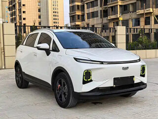 2025 Geely Geometry E 39.4 kWh, белый, 1390010 рублей, вид 3
