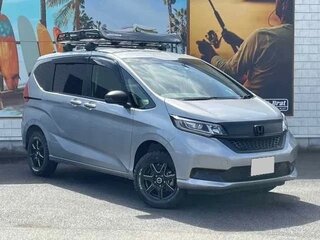 2022 Honda Freed+ II Рестайлинг, серебристый, 1450000 рублей, вид 4