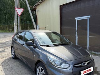 2013 Hyundai Solaris I, серый, 690000 рублей, вид 2
