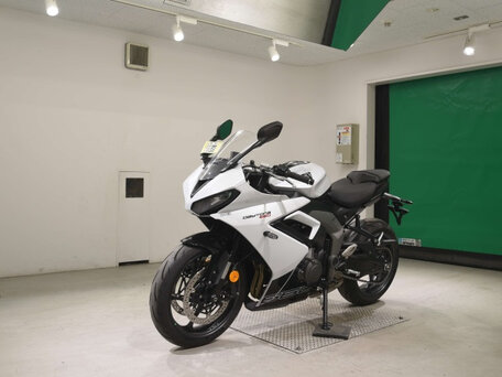 2024 Triumph Daytona 660, белый, 900000 рублей, вид 4