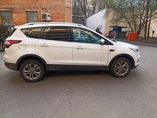 2019 Ford Kuga II Рестайлинг, белый, 1750000 рублей, вид 1
