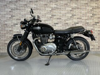 2020 Triumph Bonneville T120, чёрный, 945000 рублей, вид 3