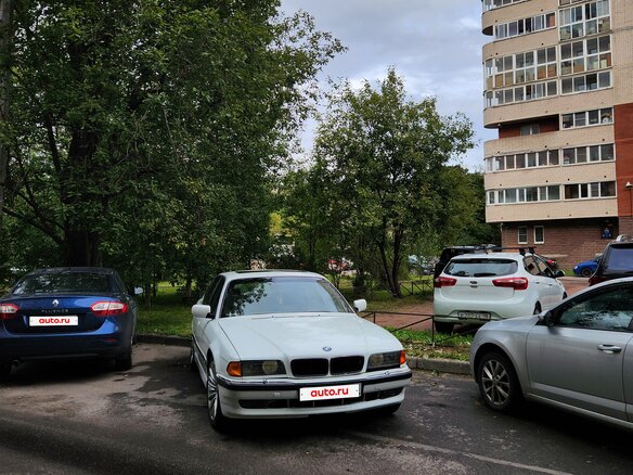 1998 BMW 7 серии 735i III (E38), белый