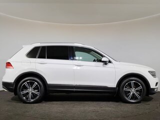 2017 Volkswagen Tiguan II, белый, 2400000 рублей, вид 4
