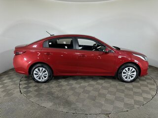 2020 Kia Rio IV Рестайлинг, красный, 1430000 рублей, вид 4