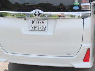 2018 Toyota Voxy III (R80) Рестайлинг, белый, 2555000 рублей, вид 5