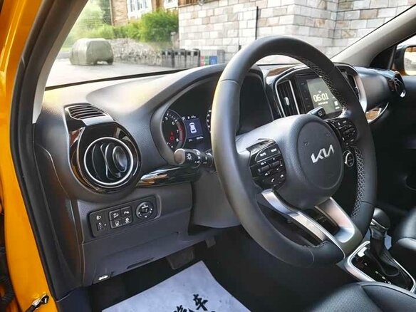 2023 Kia KX1, оранжевый, 1349000 рублей - вид 12