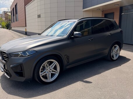 2023 BMW X5 M Competition III (F95) Рестайлинг, серый, 14500000 рублей, вид 3