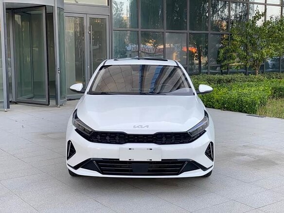 2021 Kia K3 II (China Market), белый - вид 1