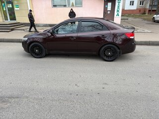 2011 Kia Cerato 6-speed II, пурпурный, 950000 рублей, вид 4