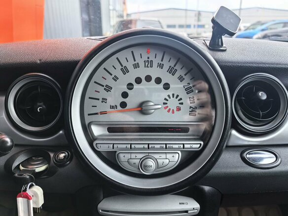 2008 Mini Hatch Cooper II (R56), красный, 749000 рублей - вид 8