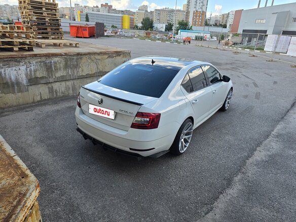 2017 Skoda Octavia III (A7) Рестайлинг, белый, 1320000 рублей - вид 4