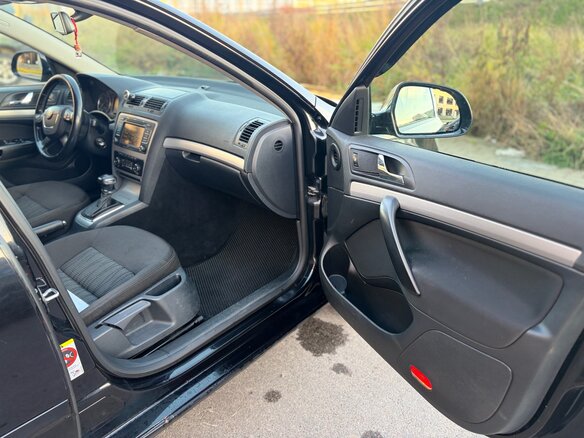 2010 Skoda Octavia II (A5) Рестайлинг, чёрный, 900000 рублей - вид 5