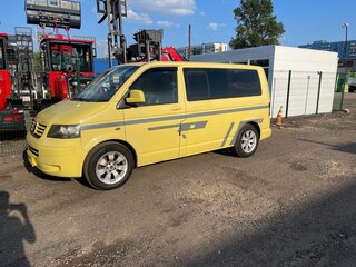 2004 Volkswagen Multivan T5, жёлтый, 1350000 рублей, вид 2