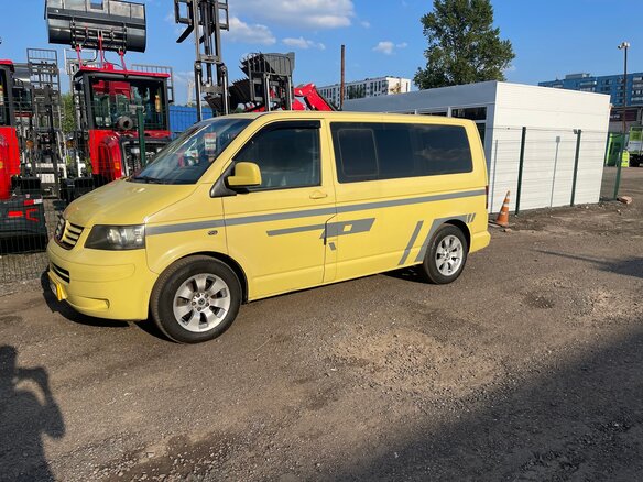 2004 Volkswagen Multivan T5, жёлтый, 1350000 рублей - вид 1