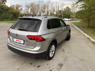 2017 Volkswagen Tiguan II, серебристый, 2350000 рублей, вид 2