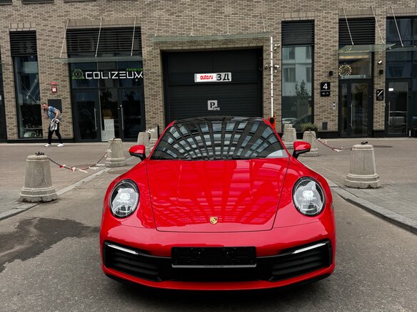 2019 Porsche 911 Carrera 4 VIII (992), красный, 12999999 рублей - вид 2