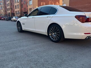 2010 BMW 7 серии 730i V (F01/F02/F04), белый, 1950000 рублей, вид 4