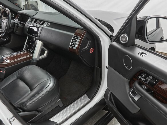 2018 Land Rover Range Rover IV Рестайлинг, белый, 8999000 рублей - вид 18