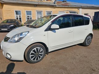 2013 Nissan Note I Рестайлинг, белый, 840000 рублей, вид 2