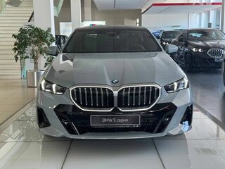2025 BMW 5 серии 520i VIII (G60/G61/G68), серый, 7790000 рублей, вид 3