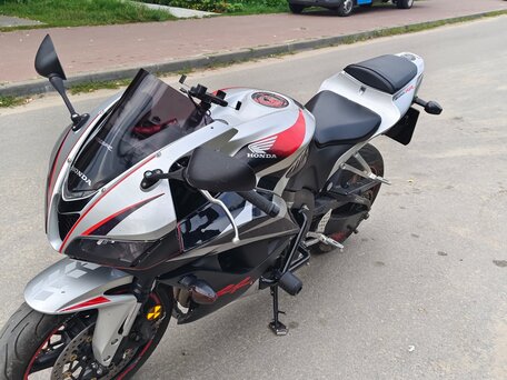 2007 Honda CBR 600RR, серебристый, 580000 рублей, вид 2