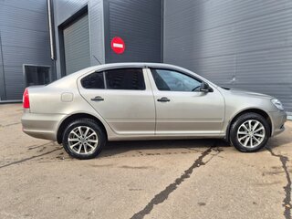 2011 Skoda Octavia II (A5) Рестайлинг, серый, 800000 рублей, вид 4