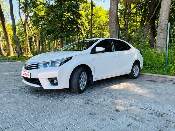 2015 Toyota Corolla XI (E160, E170, E180), белый, 1650000 рублей