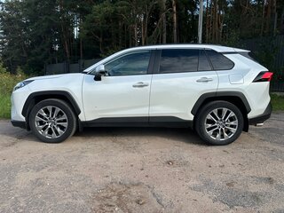 2022 Toyota RAV4 V (XA50), белый, 3670000 рублей, вид 4