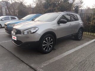 2013 Nissan Qashqai I Рестайлинг, серебристый, 1350000 рублей, вид 4