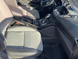 2017 Ford Kuga II Рестайлинг, белый, 1650000 рублей, вид 5