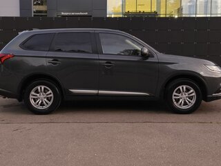 2020 Mitsubishi Outlander III Рестайлинг 3, серый, 2550000 рублей, вид 4