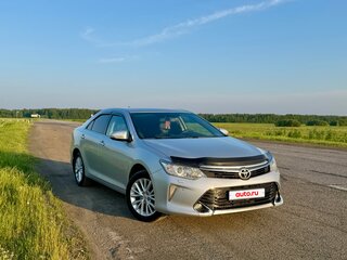 2015 Toyota Camry VII (XV50) Рестайлинг, серебристый, 1950000 рублей, вид 3