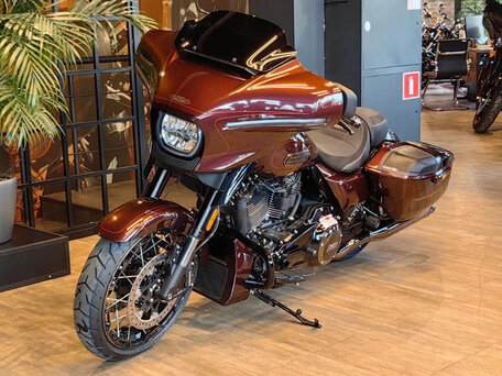 2024 Harley-Davidson CVO Street Glide, пурпурный, 5200000 рублей, вид 1
